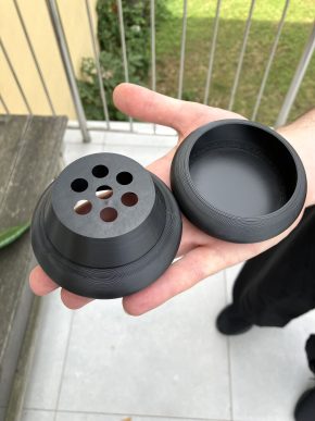 Černý květináč s podmiskou průměr 6.5 cm
